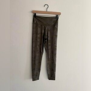 🖤 Shop Talulah Graham Camo Leggings – Size Small – NEW